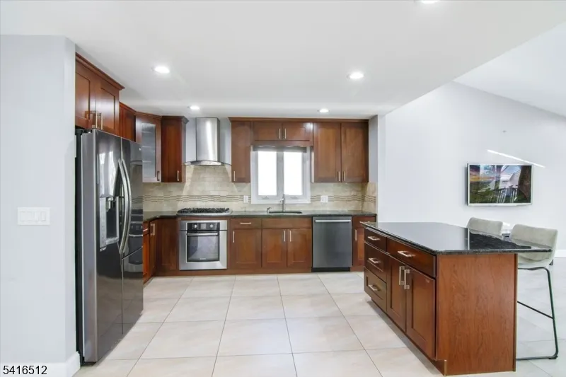 565 Center St Wood-Ridge, NJ 07075