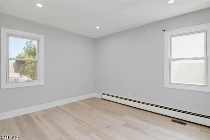 565 Center St Wood-Ridge, NJ 07075
