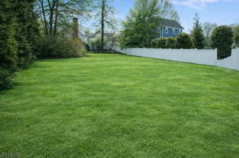 8 Hedges Ave