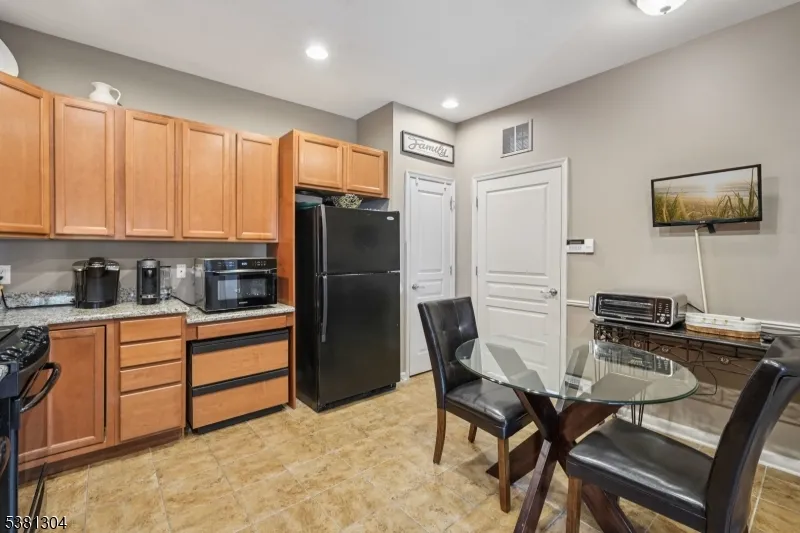 2217 Warrens Way Wanaque, NJ 07465