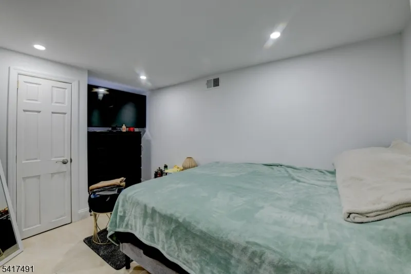 539 Monmouth Ave Linden City, NJ 07036