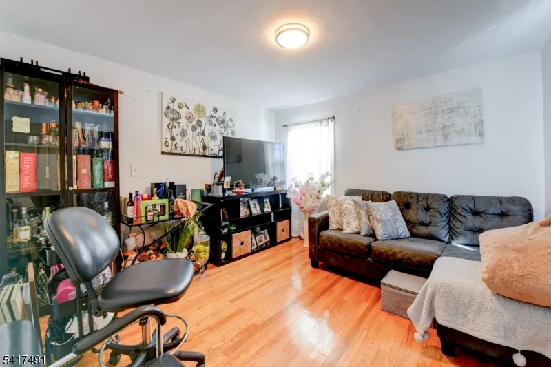 539 Monmouth Ave Linden City, NJ 07036
