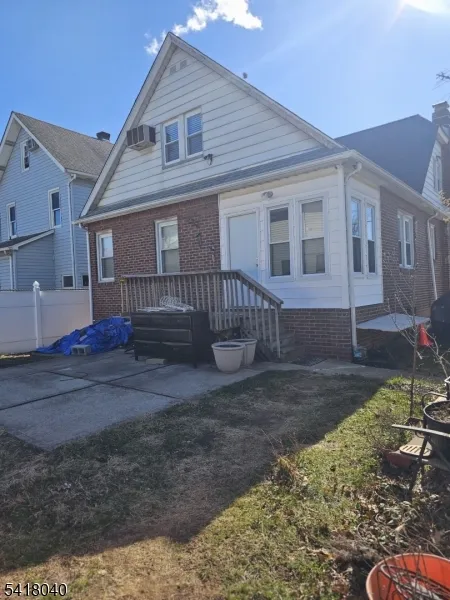 836 Summit St Linden City, NJ 07036