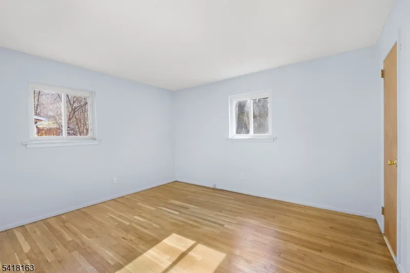 18 Kendall Dr Ringwood, NJ 07456