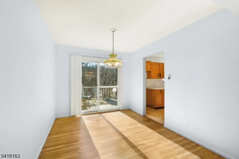 18 Kendall Dr Ringwood, NJ 07456