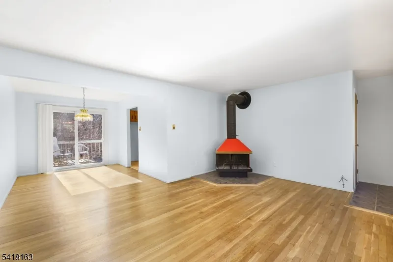 18 Kendall Dr Ringwood, NJ 07456