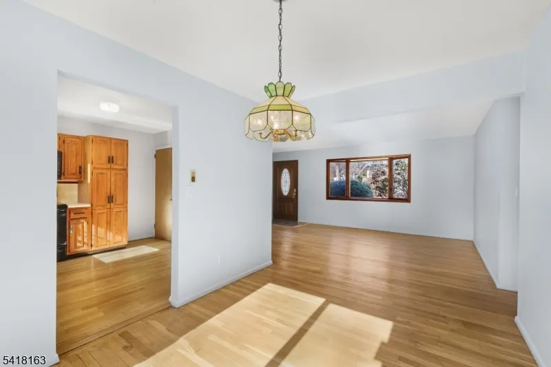 18 Kendall Dr Ringwood, NJ 07456