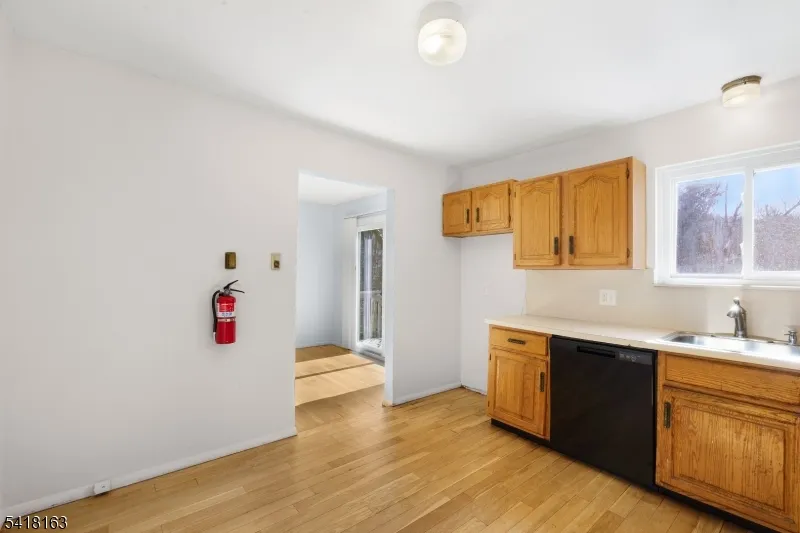 18 Kendall Dr Ringwood, NJ 07456