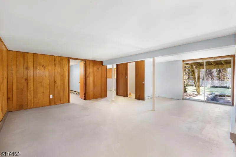 18 Kendall Dr Ringwood, NJ 07456