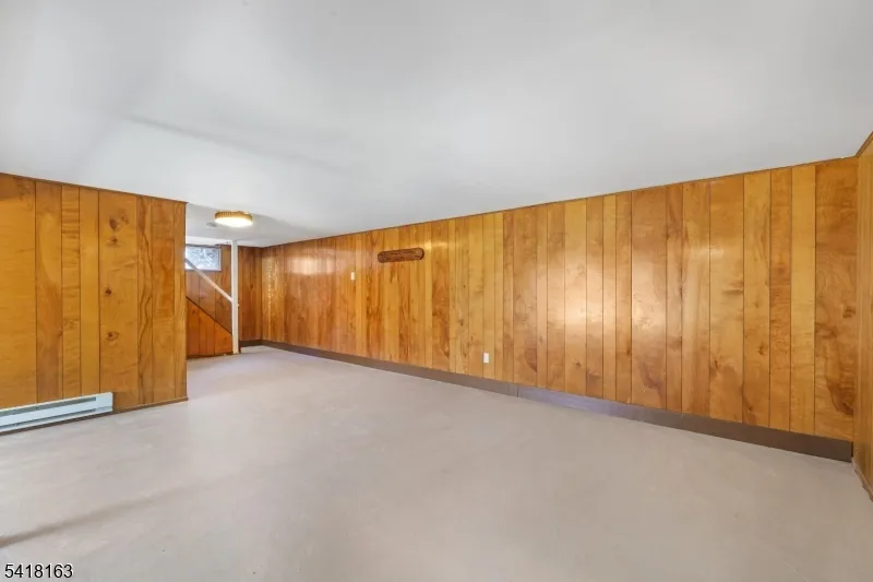 18 Kendall Dr Ringwood, NJ 07456