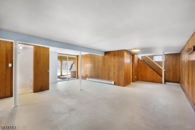 18 Kendall Dr Ringwood, NJ 07456