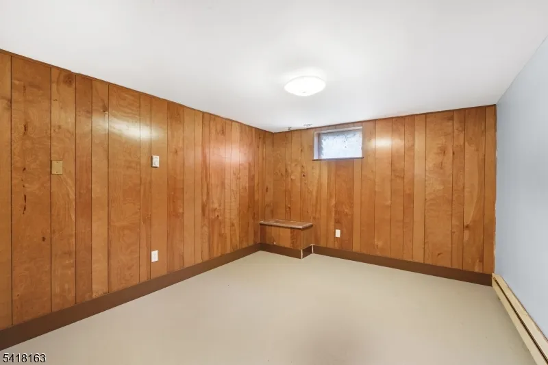 18 Kendall Dr Ringwood, NJ 07456