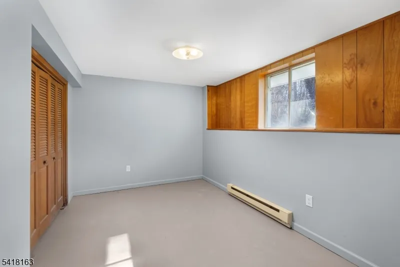 18 Kendall Dr Ringwood, NJ 07456