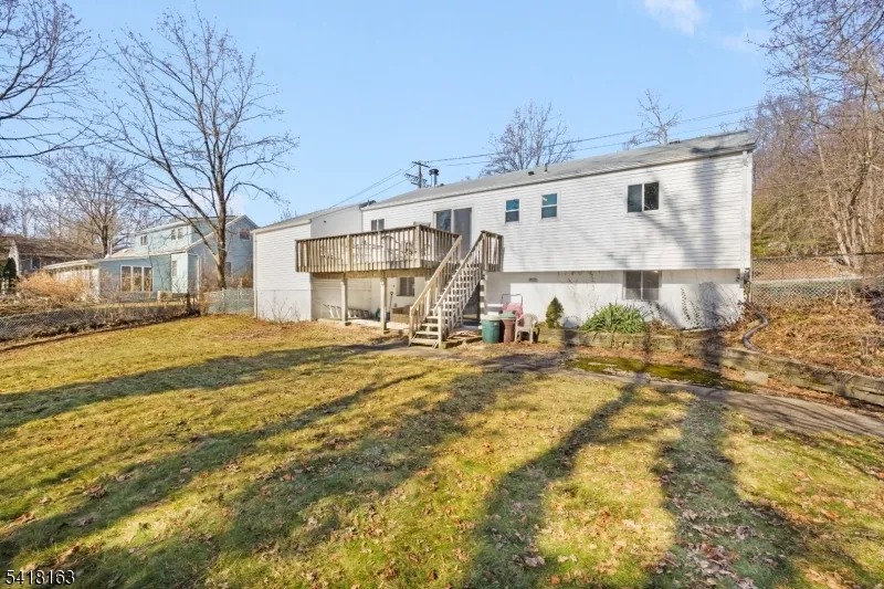 18 Kendall Dr Ringwood, NJ 07456
