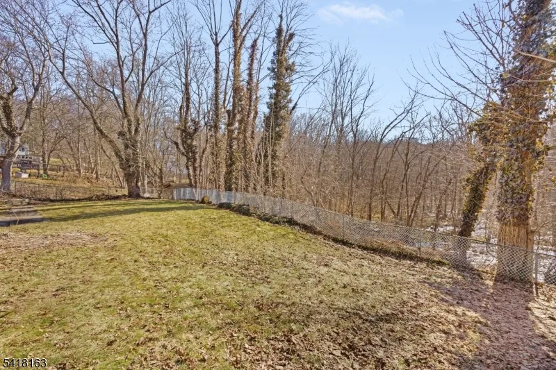 18 Kendall Dr Ringwood, NJ 07456