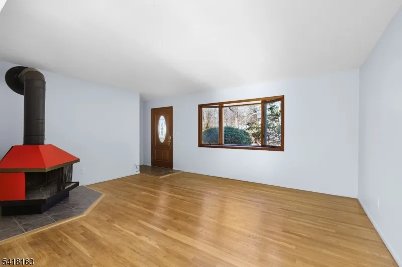 18 Kendall Dr Ringwood, NJ 07456