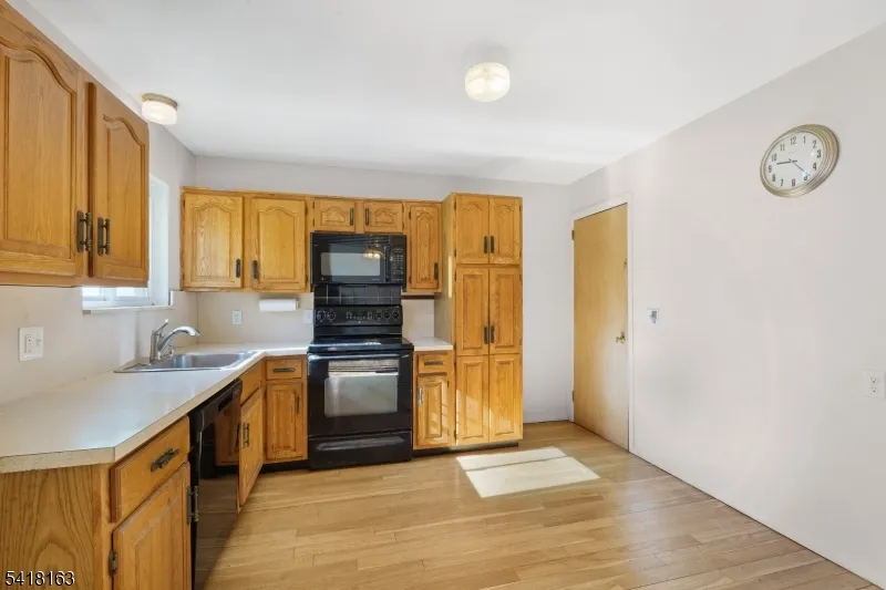 18 Kendall Dr Ringwood, NJ 07456