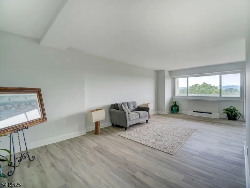 377 S Harrison Street #8I Unit 8I East Orange City, NJ 07018