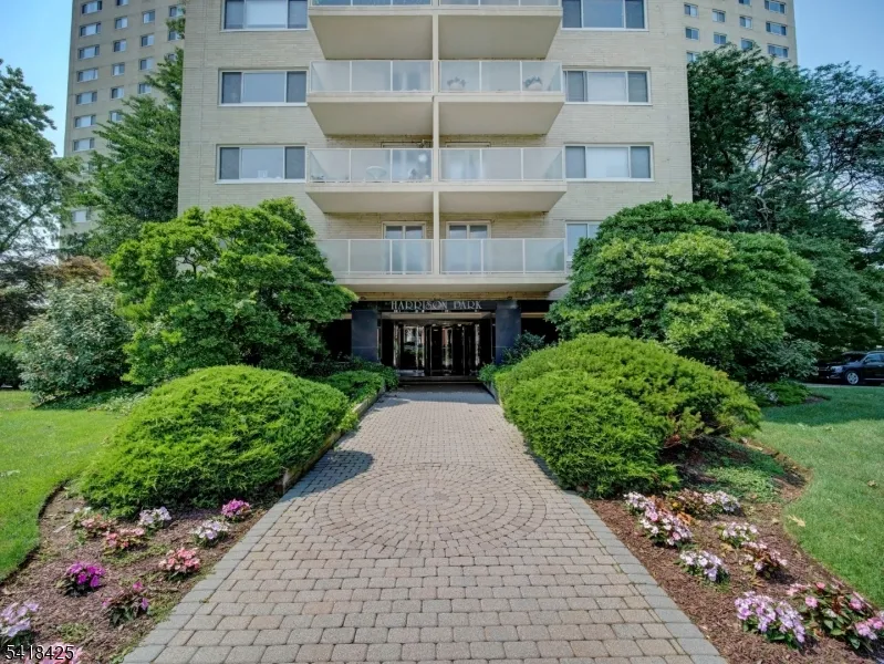 377 S Harrison Street #8I Unit 8I East Orange City, NJ 07018