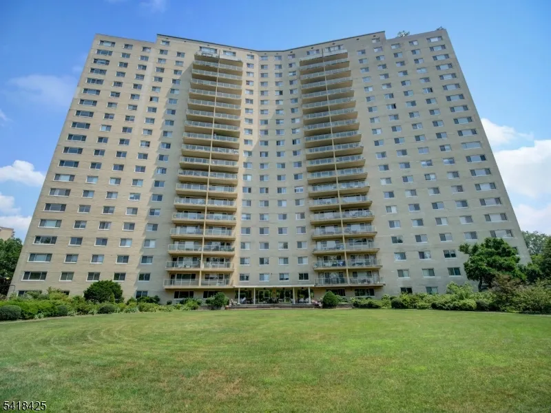377 S Harrison Street #8I Unit 8I East Orange City, NJ 07018