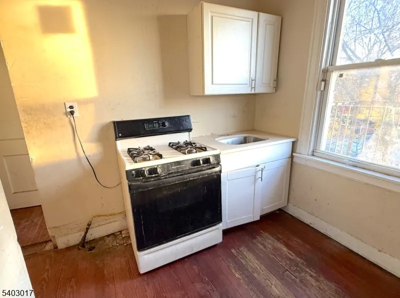 66 Scheerer Ave Newark City, NJ 07112