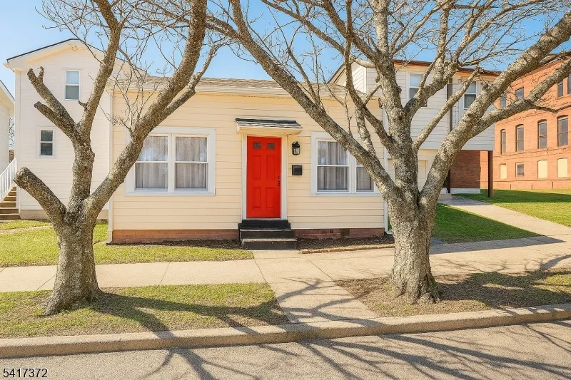 31 Kossuth St Haledon, NJ 07508