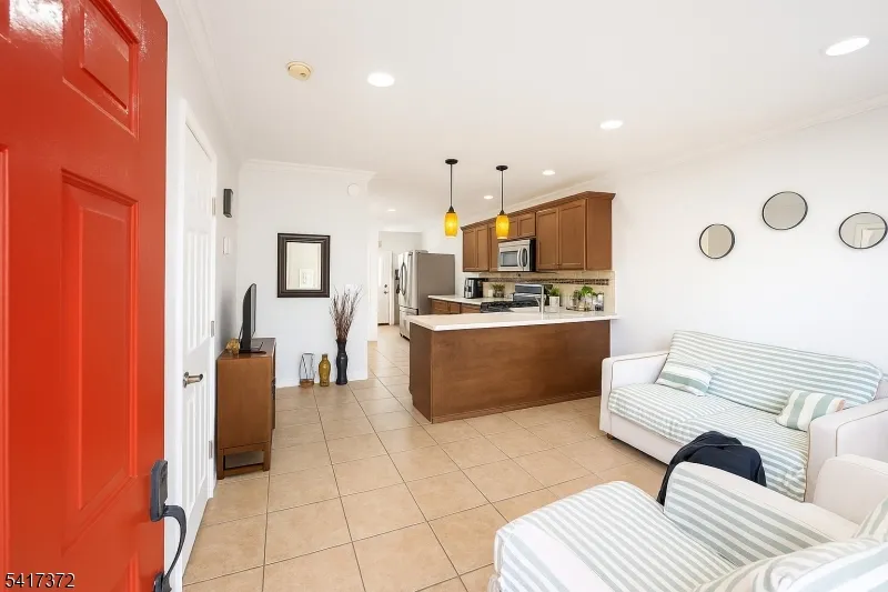 31 Kossuth St Haledon, NJ 07508