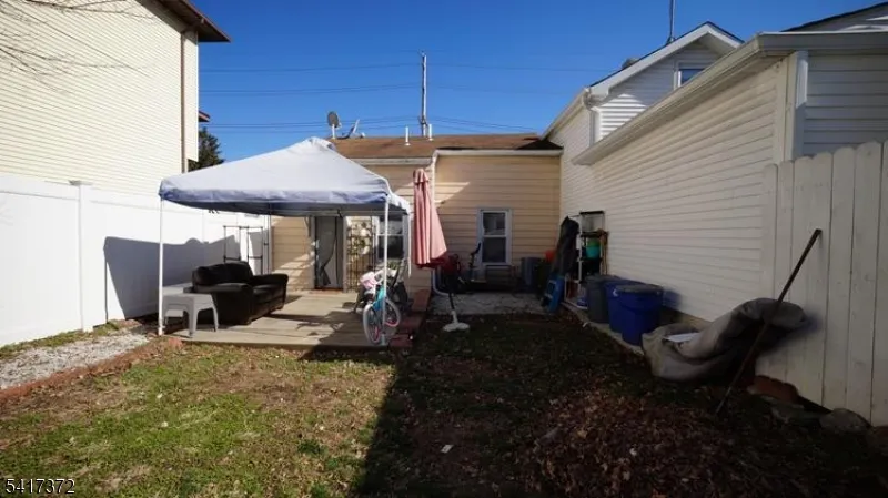 31 Kossuth St Haledon, NJ 07508