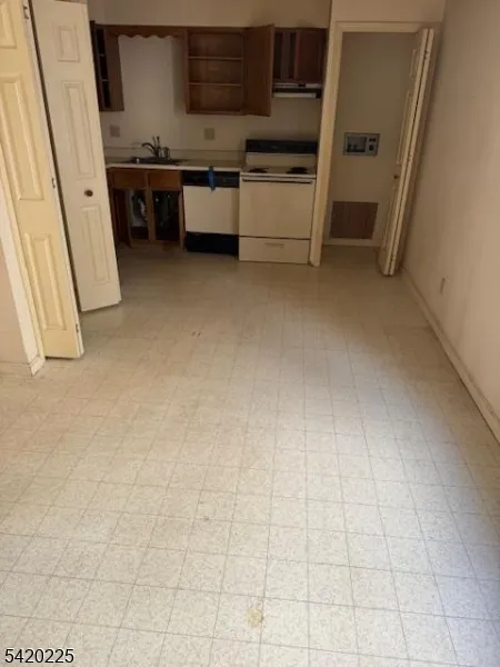 145 SO Arlington #A Unit A East Orange City, NJ 07018