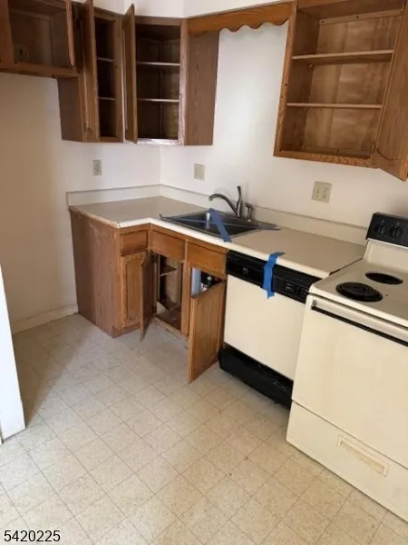 145 SO Arlington #A Unit A East Orange City, NJ 07018