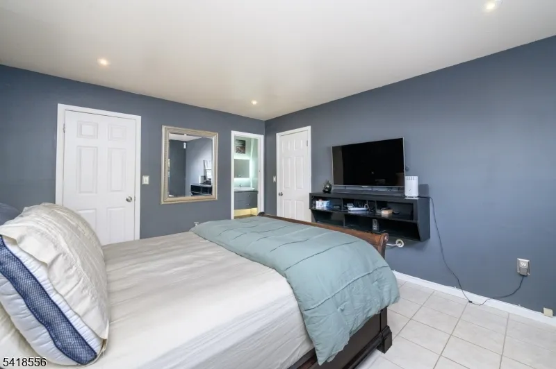 235 Dakota St Paterson City, NJ 07503