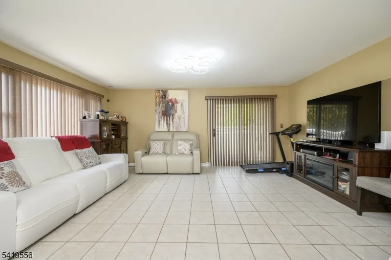 235 Dakota St Paterson City, NJ 07503