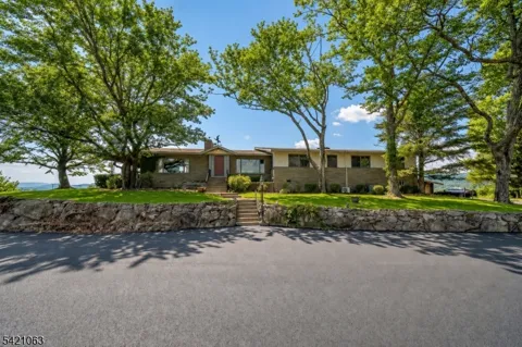 1 Ramapo Park