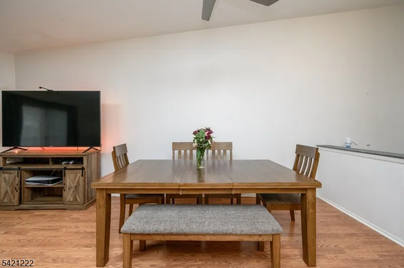 1614 Spruce Hills Dr Glen Gardner, NJ 08826