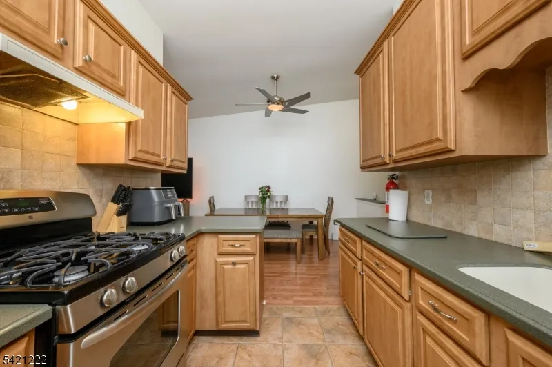 1614 Spruce Hills Dr Glen Gardner, NJ 08826