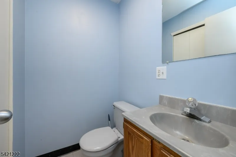 1614 Spruce Hills Dr Glen Gardner, NJ 08826