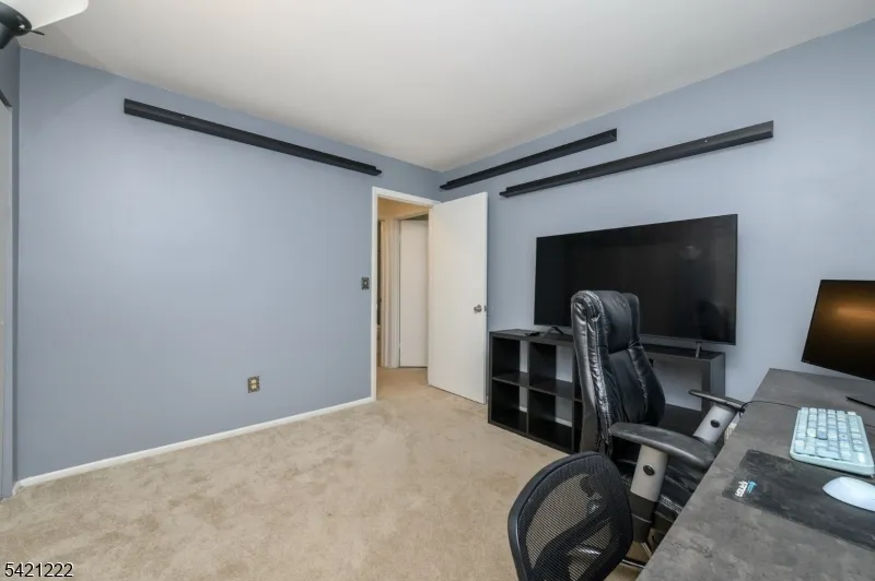 1614 Spruce Hills Dr Glen Gardner, NJ 08826