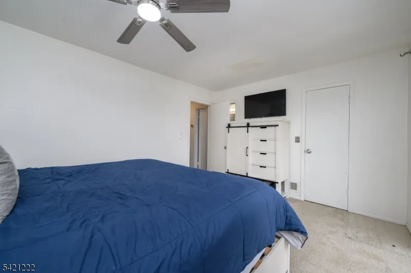 1614 Spruce Hills Dr Glen Gardner, NJ 08826