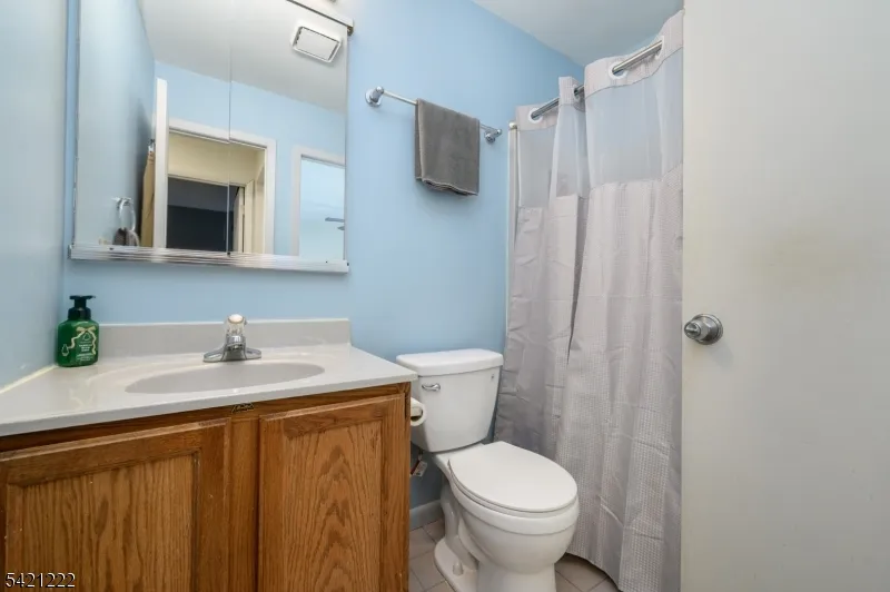1614 Spruce Hills Dr Glen Gardner, NJ 08826