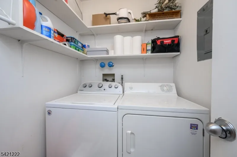 1614 Spruce Hills Dr Glen Gardner, NJ 08826