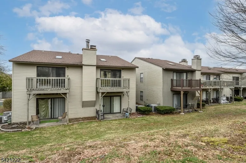 1614 Spruce Hills Dr Glen Gardner, NJ 08826