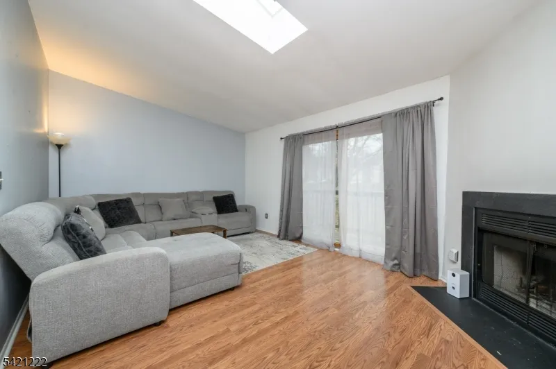1614 Spruce Hills Dr Glen Gardner, NJ 08826