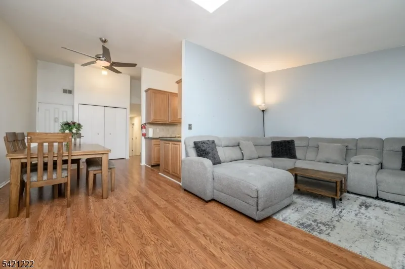 1614 Spruce Hills Dr Glen Gardner, NJ 08826