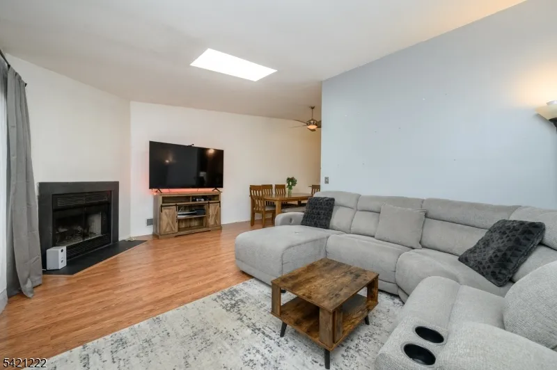1614 Spruce Hills Dr Glen Gardner, NJ 08826