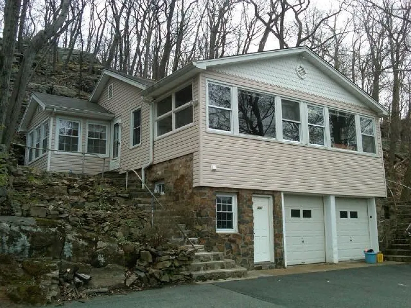 207 Larsens Dr Denville, NJ 07834