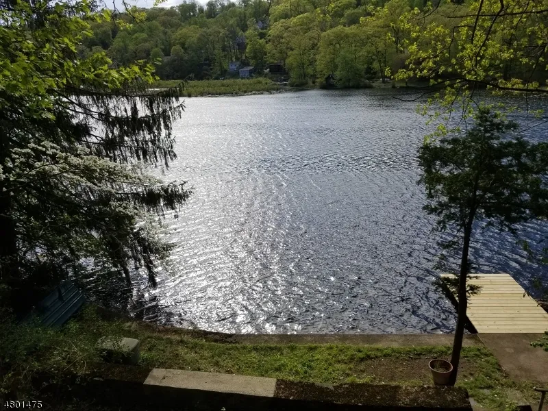 207 Larsens Dr Denville, NJ 07834
