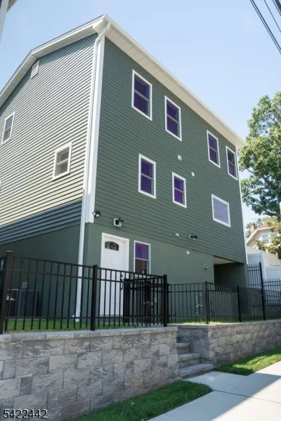376 5Th Ave Paterson City, NJ 07514