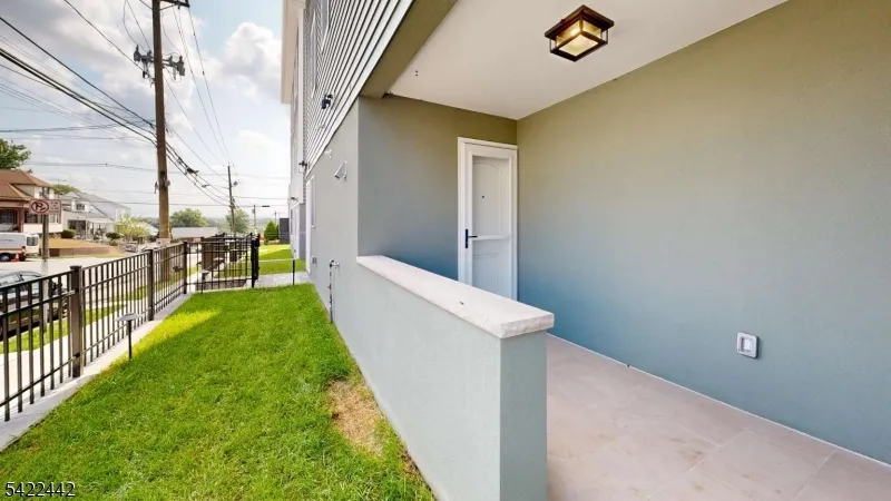 376 5Th Ave Paterson City, NJ 07514