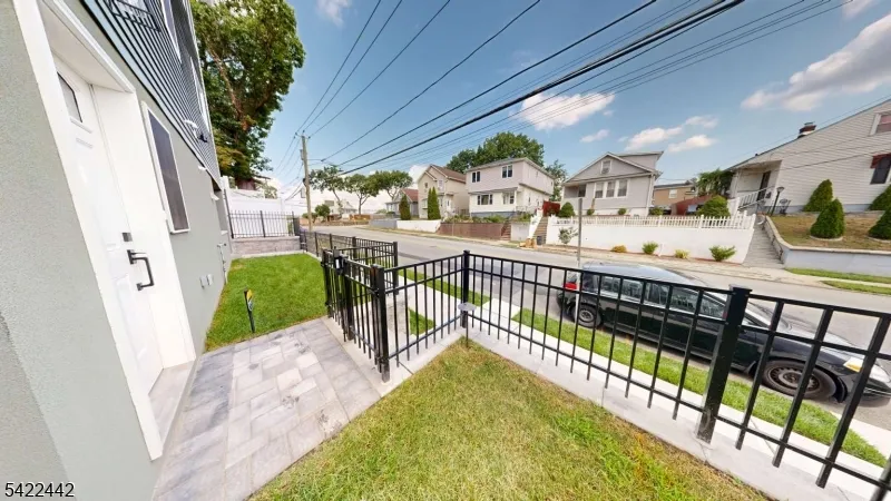 376 5Th Ave Paterson City, NJ 07514
