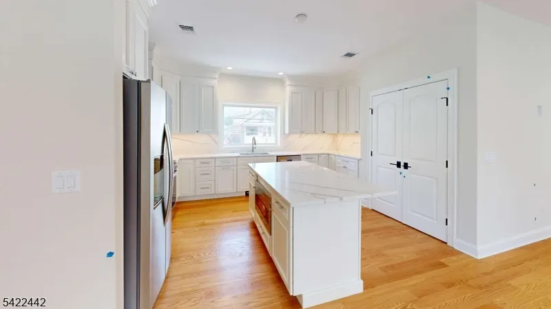 376 5Th Ave Paterson City, NJ 07514